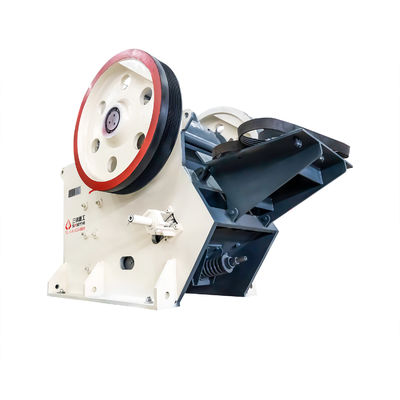 Macchina di frantumazione primaria Pianta di frantumazione di mascella di pietra / minerale con parte di usura e capacità 200-500 t/h Dimensione massima 750 mm