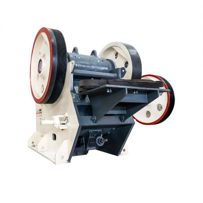 Macchina mobile per la frantumazione delle mascelle di piccole dimensioni 100 200 Tph con dimensione di 600 mm